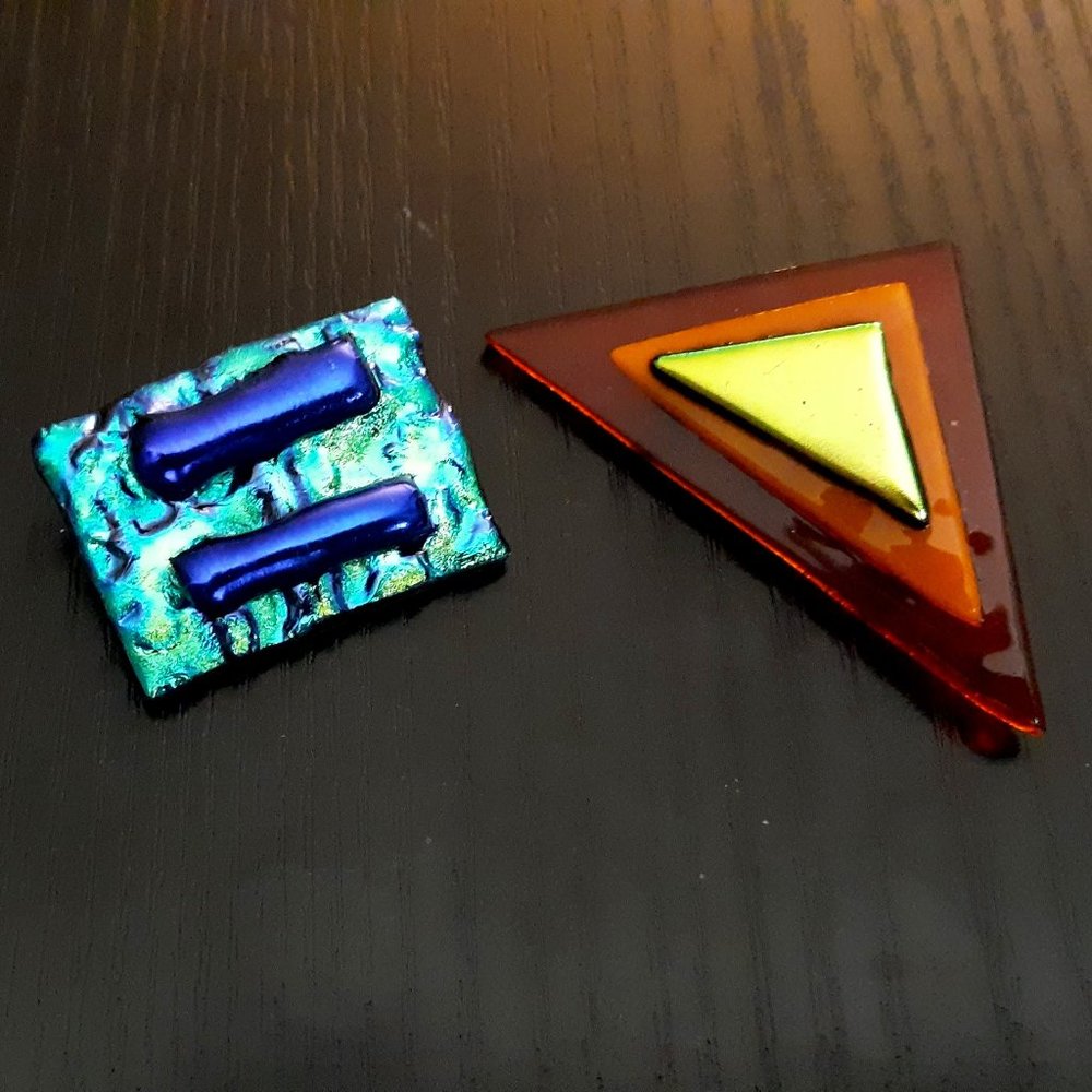2 Retro / Vintage Neon Broaches 🔵🟥🧡 BOGO 50%